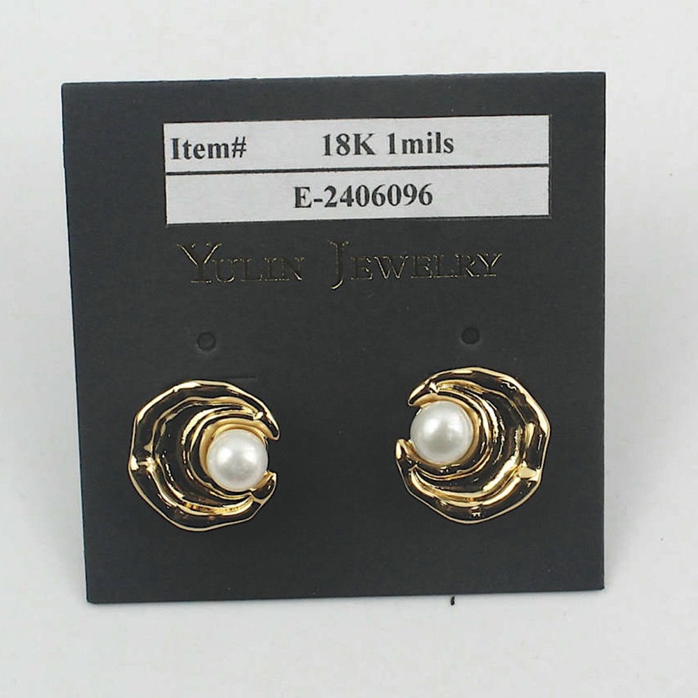 High Quality Brass metal, real 18k gold plate,
100% natural fresh pearl Earrings